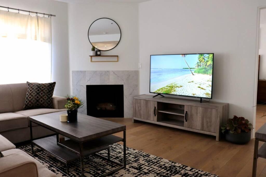 Apartment Heart Of West Hollywood Modern 2 Bedroom 2 Bath Los Angeles