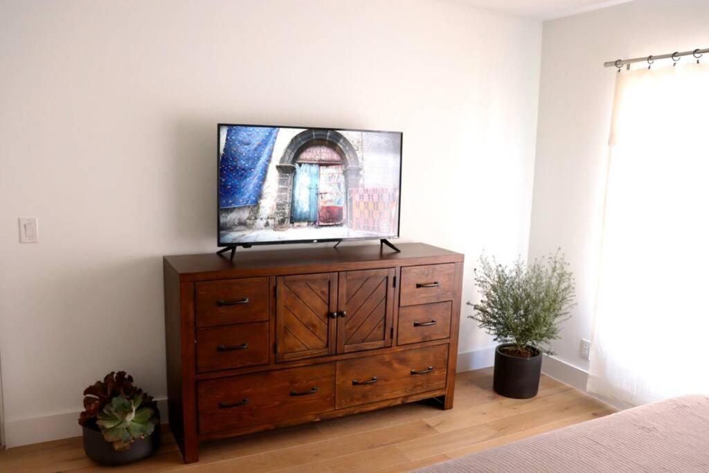 Apartment Heart Of West Hollywood Modern 2 Bedroom 2 Bath *